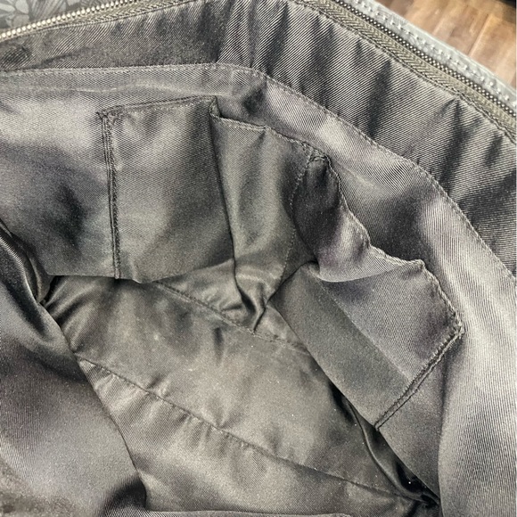 SAKROOTS Easy Clean Shoulder Bag With Paisley Design Black & Grey 11" Drop - Picture 13 of 16